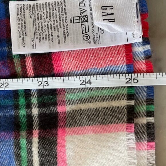GAP Oversized Cozy Frayed Soft Red Green Plaid Scarf @ 83" x 25" - Picture 12 of 13